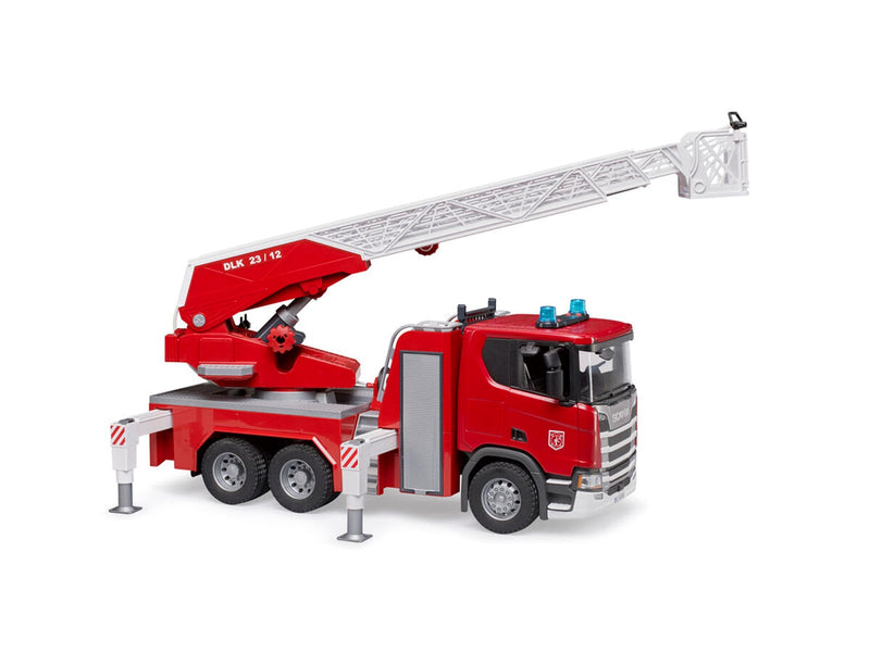 Bruder Scania Super 560R Feuerwehrfahrzeug mit Leiter, Wasserpumpe und Licht & Sound Spielzeug