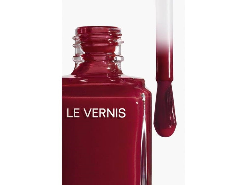 Chanel Le Vernis nail polish