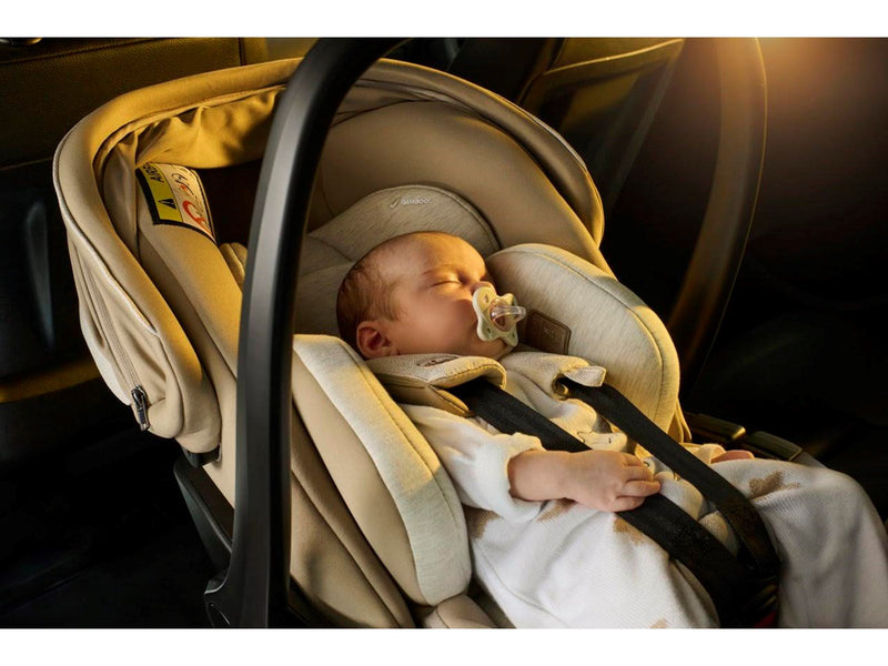 Chicco First-Seat Recline i-Size (40-87 cm)Vollständige 360 i-Size Basis (Zubehör separat erhältlich)