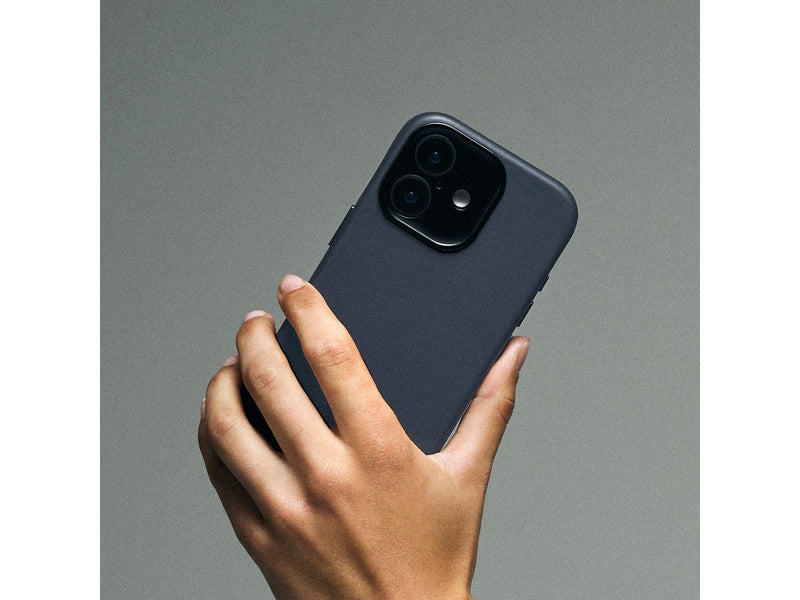 Decoded - Leather Backcover for iPhone 17 - Navy shadow