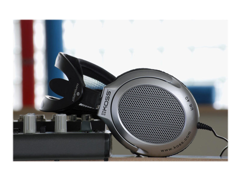 Koss UR40