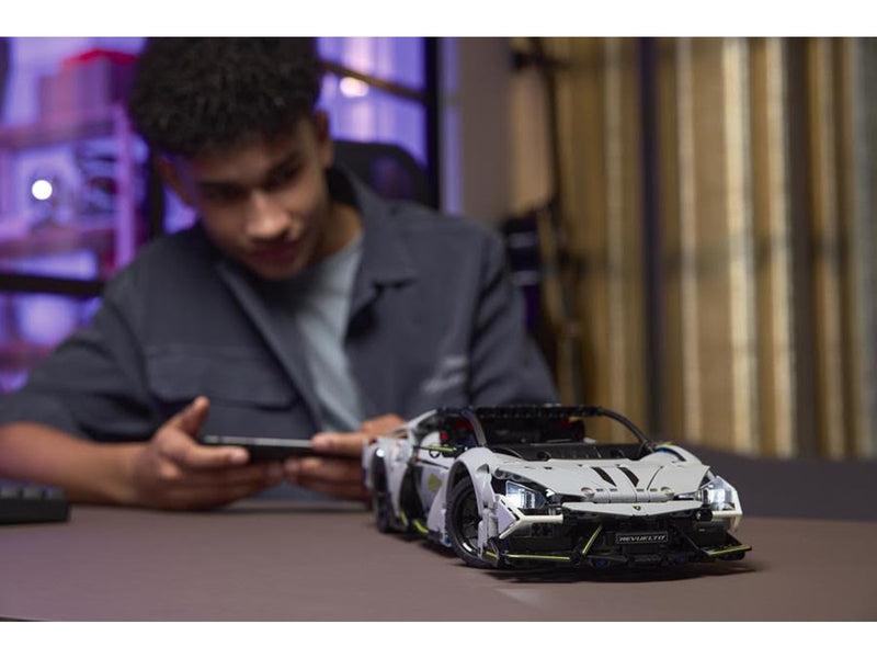 LEGO Technic 42214 Lamborghini Revuelto Supersportwagen