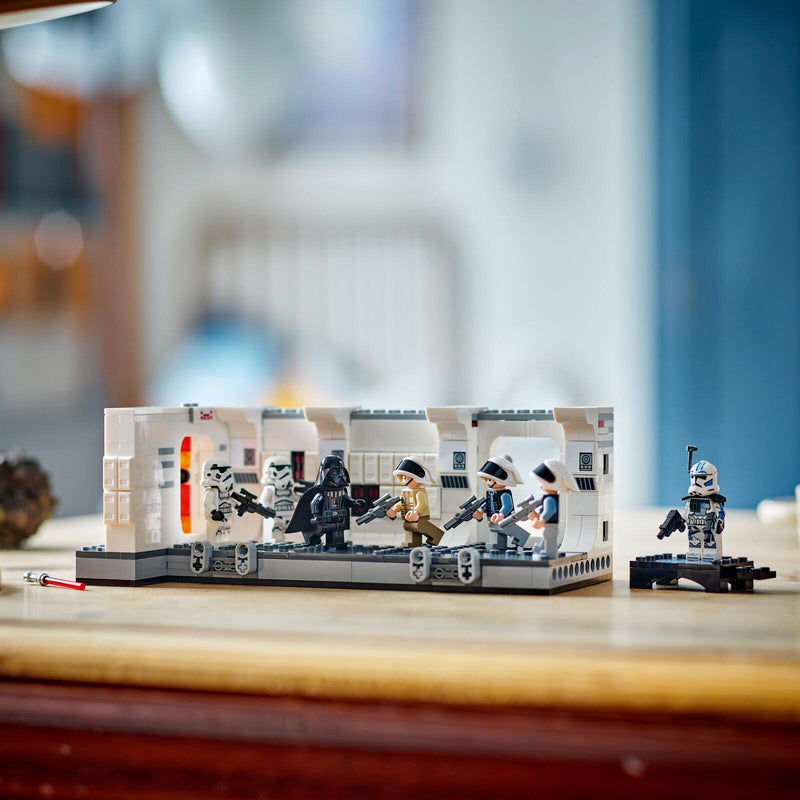 LEGO® Star Wars™ 75387 Das Entern der Tantive IV™