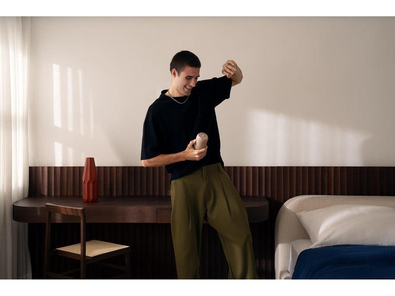 Motorola moto sound flow - PANTONE Warm Taupe