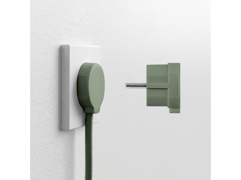 NORM F Flacher Stecker, Mattgrün (Schuko-Standard)
