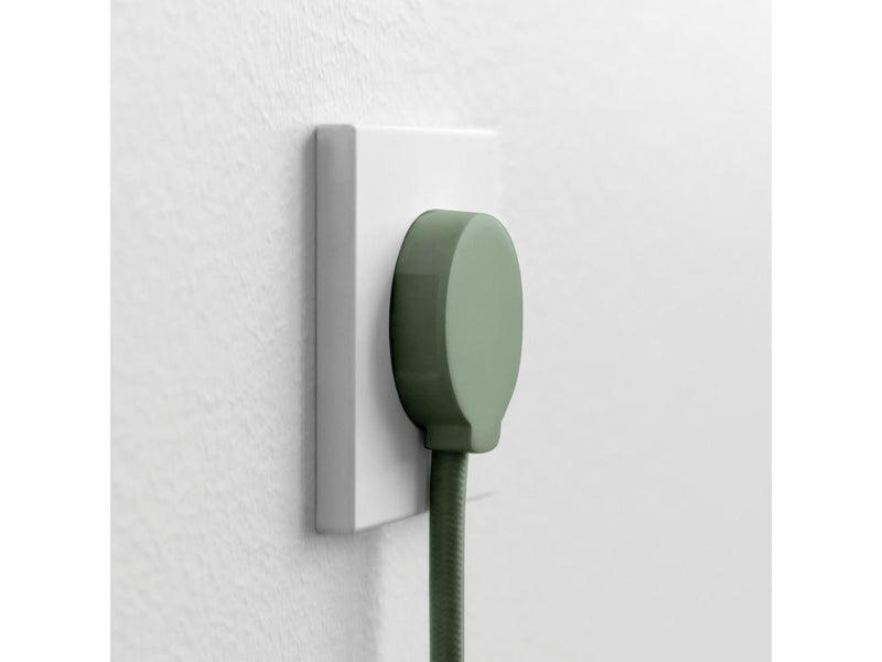 NORM F Flacher Stecker, Mattgrün (Schuko-Standard)