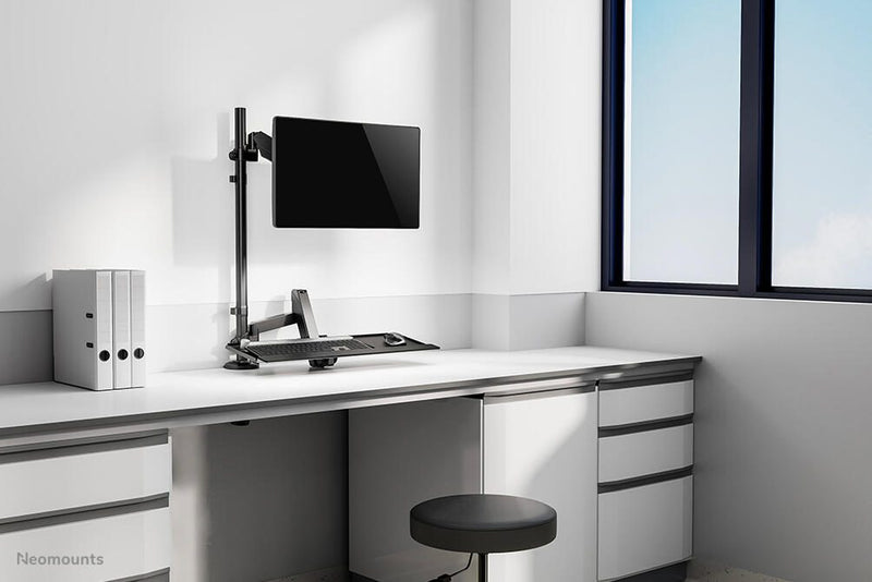 Neomounts DS90-325BL1 höhenverstellbarer, tischmontierter Arbeitsplatz für 17-32' Bildschirme, Tastatur und Maus - Schwa