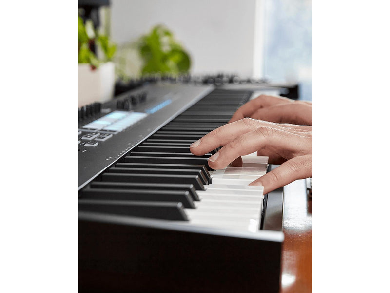 Novation LAUNCHKEY 88 MK3 - 88 keys 16 pads