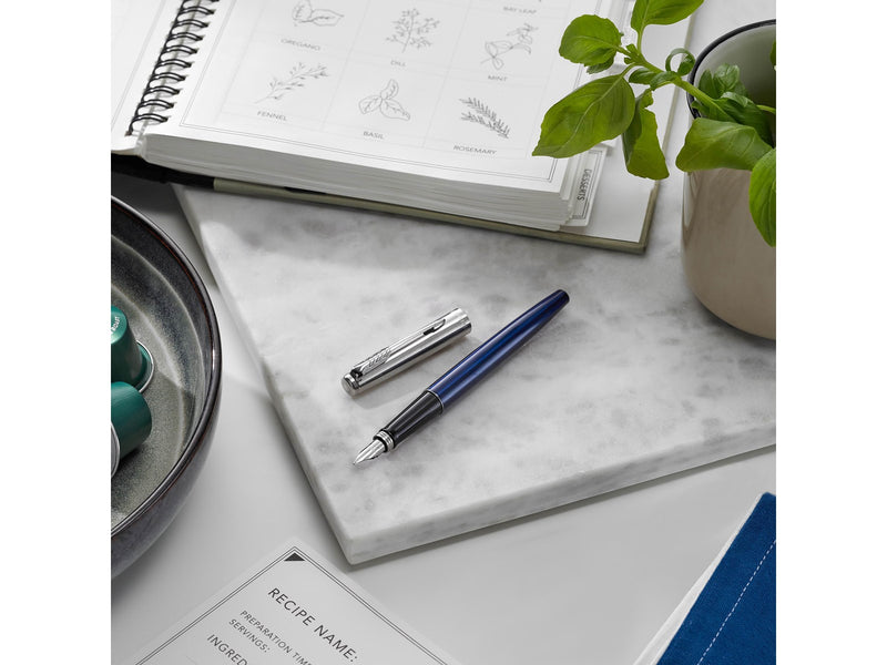 Parker Jotter Füller | Royal Blue | Füllfederhalter mit mittlerer Feder | blaue Tinte | Geschenkbox