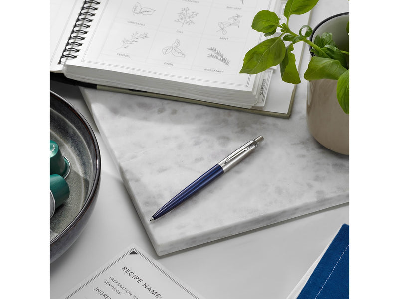 Parker Jotter Kugelschreiber | Royal Blue | Mittlere Spitze | Blaue Tinte | Blister-Verpackung