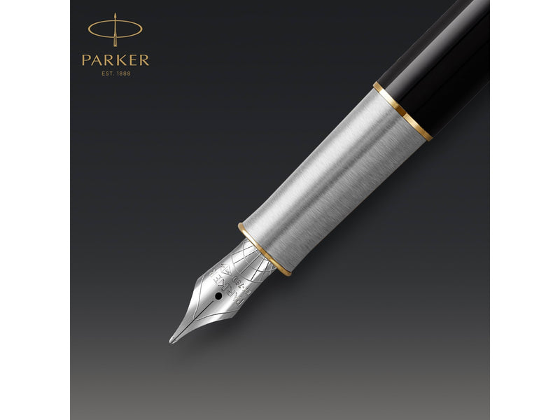 Parker Sonnet Füller | Premium Metal & Black Glanzlack mit Goldbeschichtung | Füllfederhalter mit feiner 18 Karat Goldfeder und schwarzer Tintenpatrone | Geschenkbox