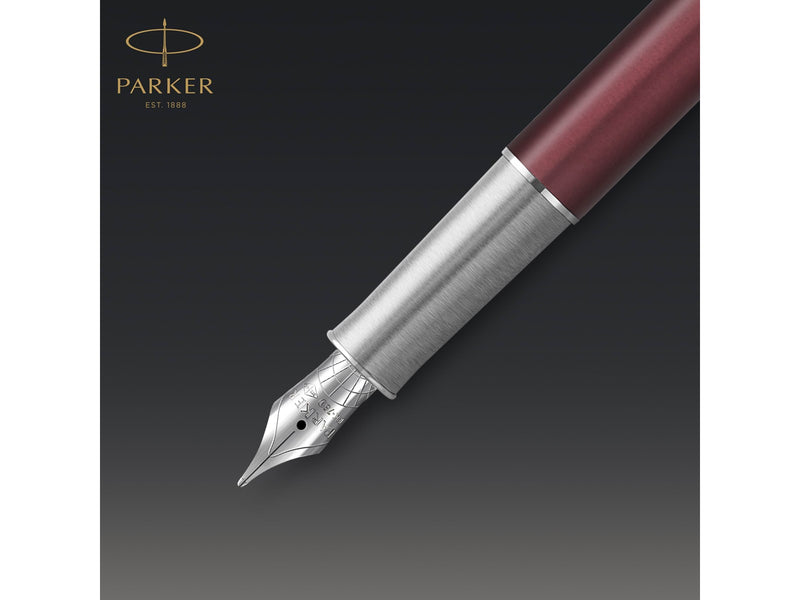 Parker Sonnet Füller | Premium Metal & Red Satinierung mit Chromverkleidung | Füllfederhalter mit feiner 18 Karat Goldfeder und schwarzer Tintenpatrone | Geschenkbox