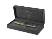 Parker Sonnet Kugelschreiber | Chiselled Silver | Mittlere Spitze | schwarze Tinte | Geschenkbox