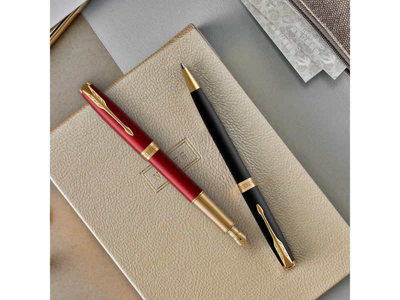 Parker Sonnet Kugelschreiber | Chiselled Silver | Mittlere Spitze | schwarze Tinte | Geschenkbox