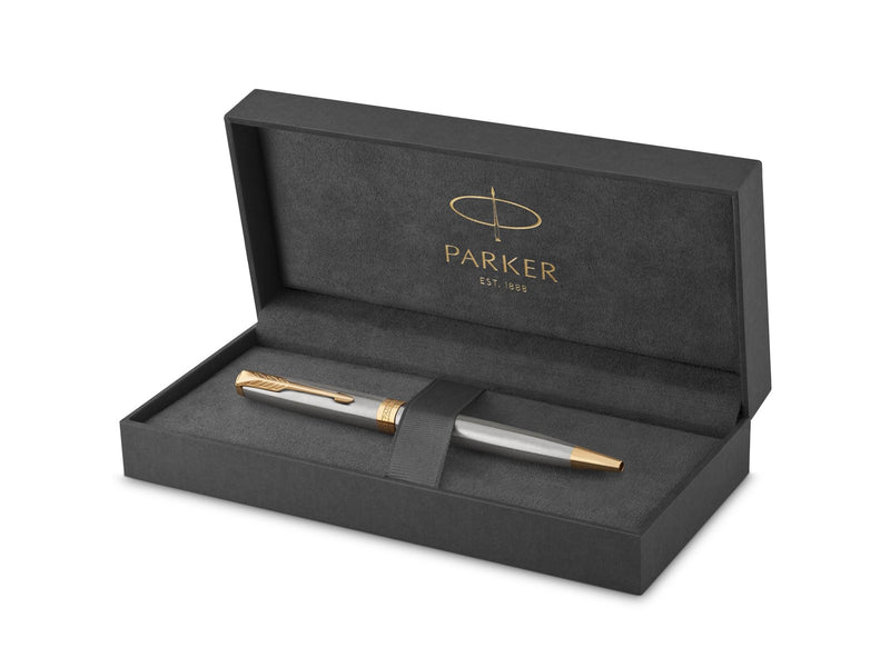 Parker Sonnet Kugelschreiber | Edelstahl mit Goldzierteilen | Mittlere Spitze | schwarze Tinte | Geschenkbox