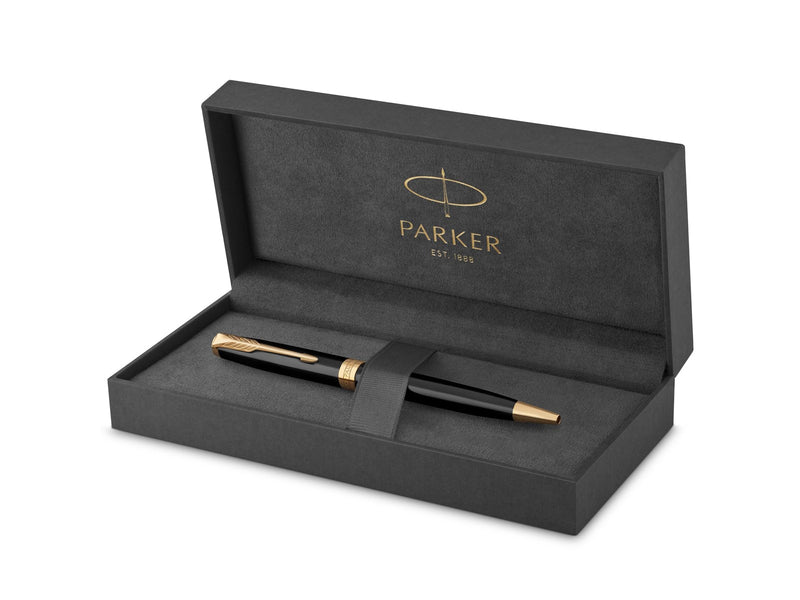 Parker Sonnet Kugelschreiber | Schwarze Lackierung mit Goldzierteilen | Mittlere Spitze | schwarze Tinte | Geschenkbox