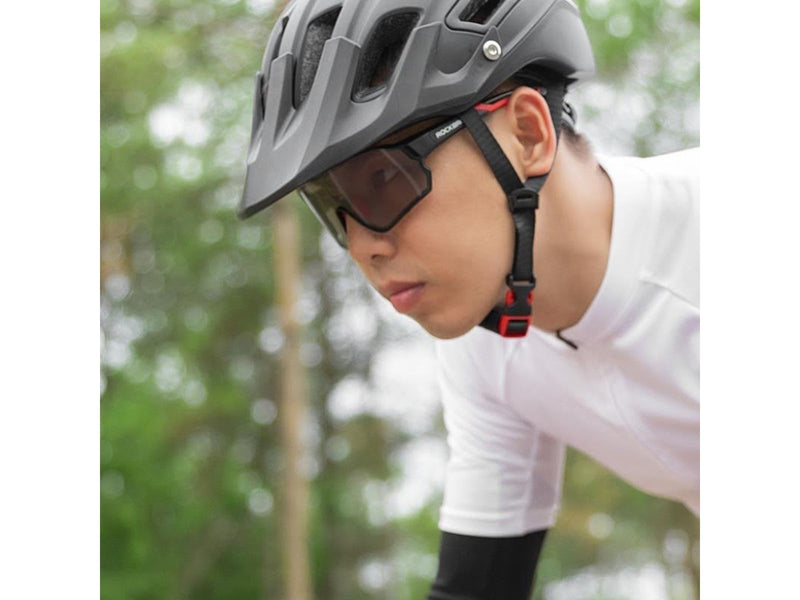 Rockbros 10135 photochromic UV400 cycling glasses - black and red