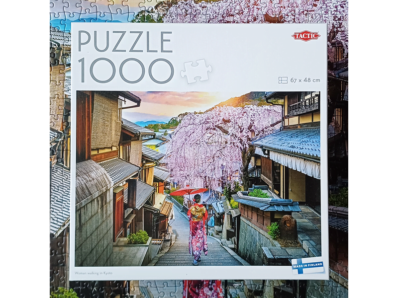 Tactic 1000 pcs puzzle: Woman walking in Kyoto