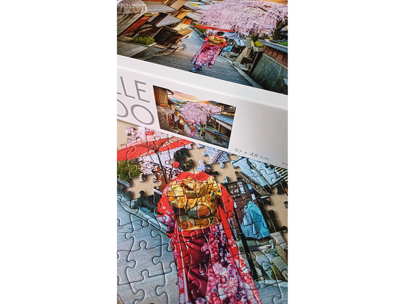 Tactic 1000 pcs puzzle: Woman walking in Kyoto