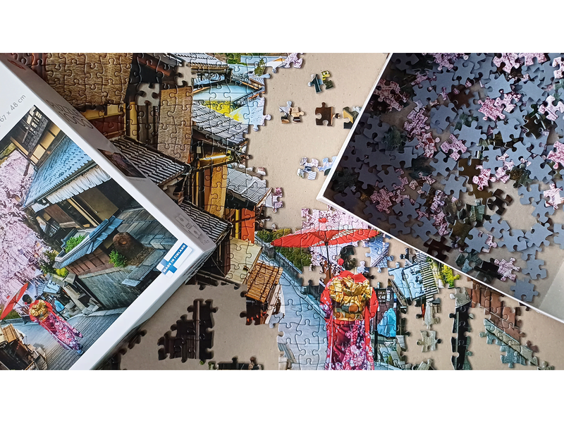 Tactic 1000 pcs puzzle: Woman walking in Kyoto