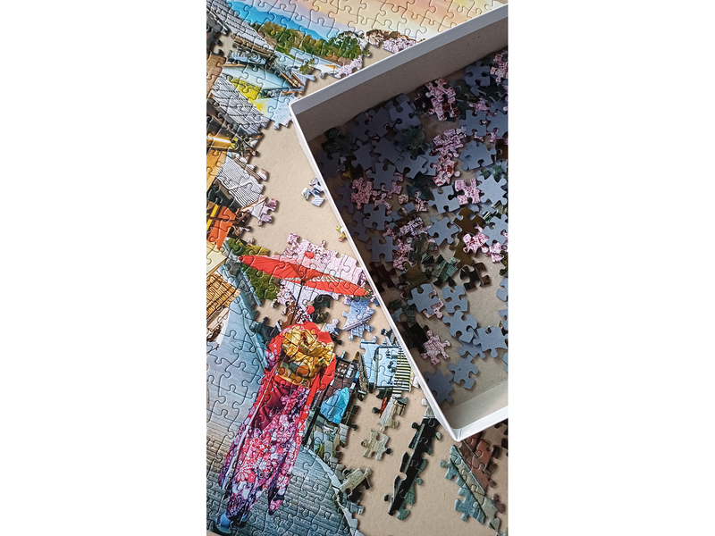 Tactic 1000 pcs puzzle: Woman walking in Kyoto