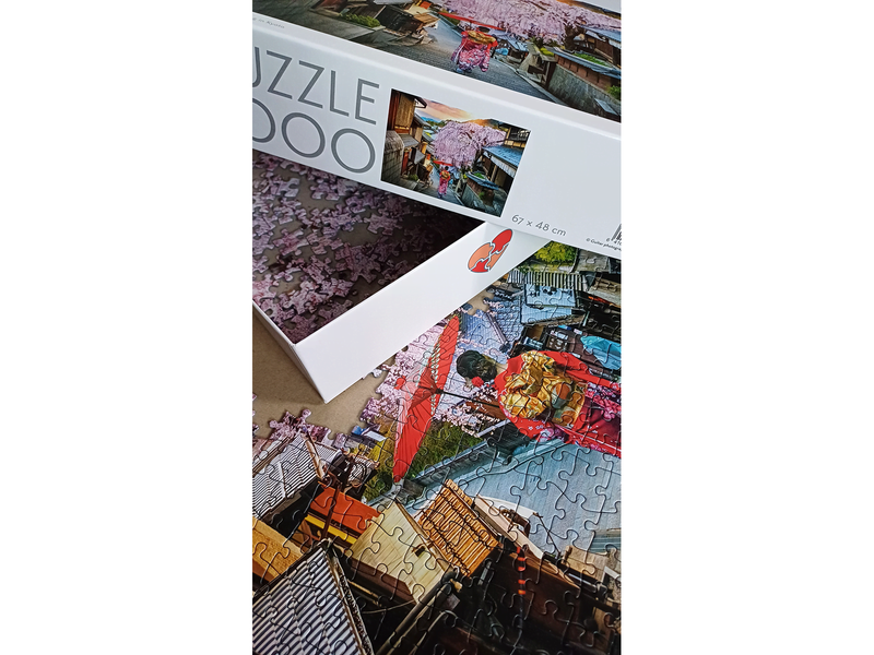 Tactic 1000 pcs puzzle: Woman walking in Kyoto