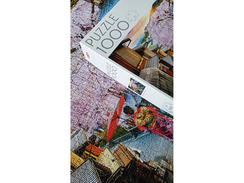 Tactic 1000 pcs puzzle: Woman walking in Kyoto