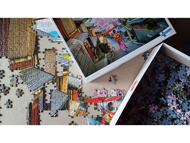 Tactic 1000 pcs puzzle: Woman walking in Kyoto
