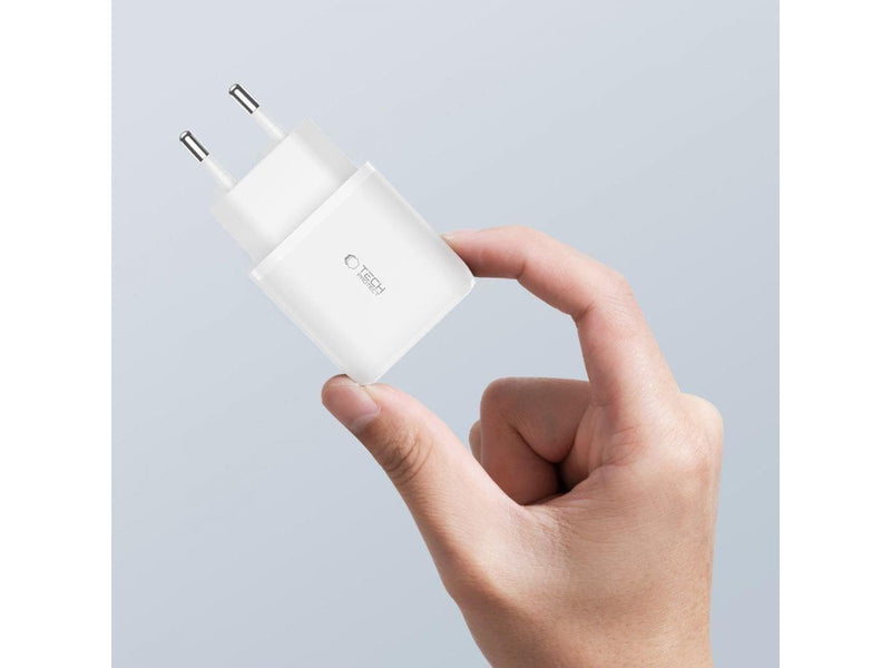 Tech-Protect  C20W USB-C PD 20W / USB-A QC 3.0 Mains Charger with USB-C / Lightning Cable - White