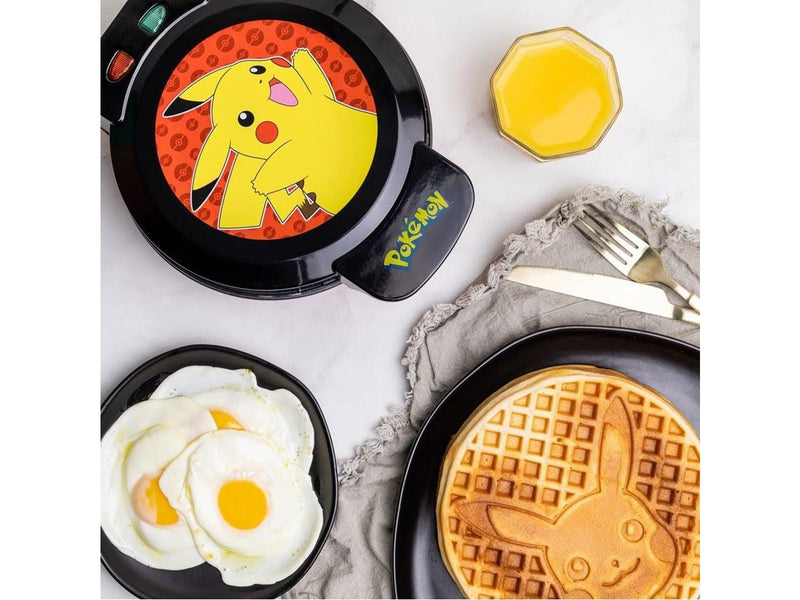 Uncanny Brands Waffeleisen Pokemon - Waffle Maker Pikachu