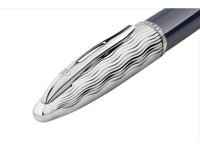 Waterman Carène Füller | Metall und blaue Lackierung | ziselierte Kappe | feine Feder aus 18-Karat-Gold | blaue Tinte | Geschenkbox