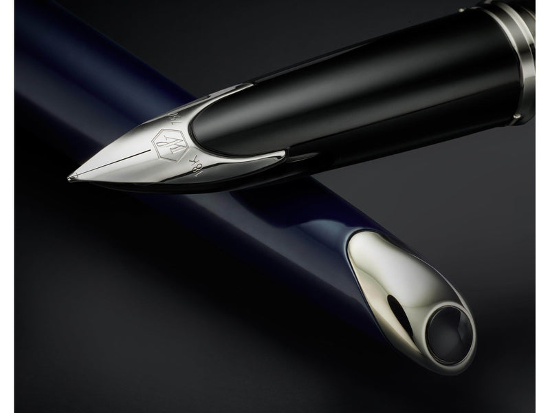 Waterman Carène Füller | Metall und blaue Lackierung | ziselierte Kappe | feine Feder aus 18-Karat-Gold | blaue Tinte | Geschenkbox