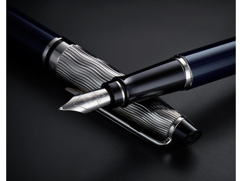 Waterman Expert Füller | Metall und blaue Lackierung | ziselierte Kappe | feine Feder aus Edelstahl | blaue Tinte | Geschenkbox |