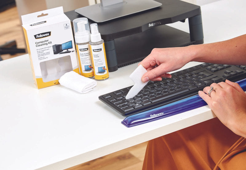 Fellowes Reinigungs-Set 120 ml Bildschirmreiniger, 150 ml Schaumreiniger, Mikrofasertuch, Tastatur-Reinigungswerkzeug