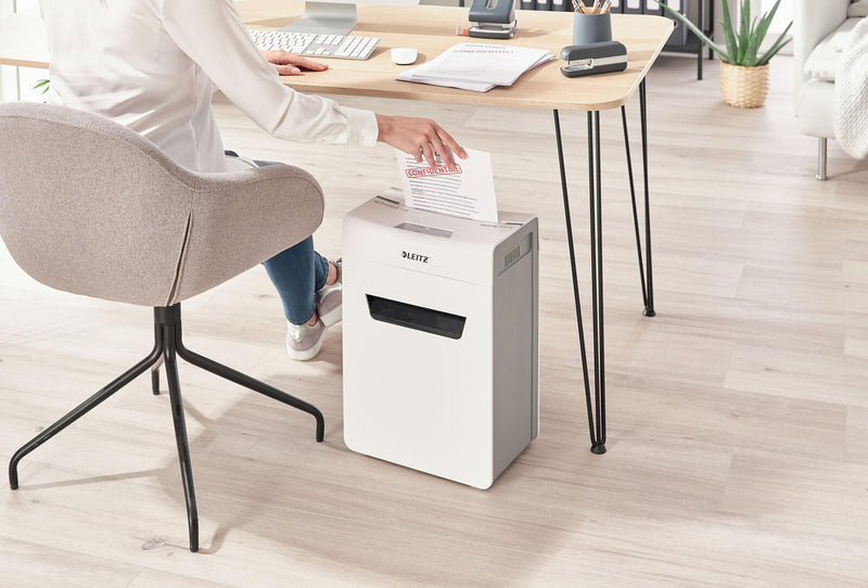 LEITZ Protect 10X Aktenvernichter mit Partikelschnitt bis 10 Blatt weiß