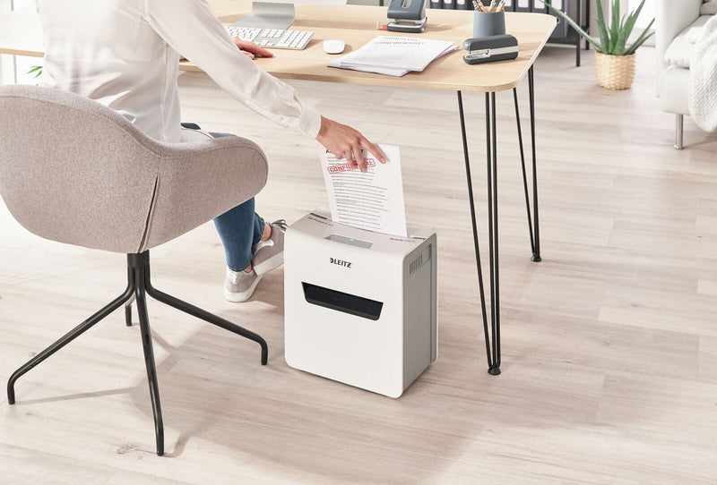 LEITZ Protect 6X Aktenvernichter mit Partikelschnitt bis 6 Blatt weiß