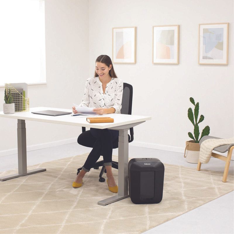 Fellowes Powershred LX41 Aktenvernichter mit Partikelschnitt bis 8 Blatt schwarz