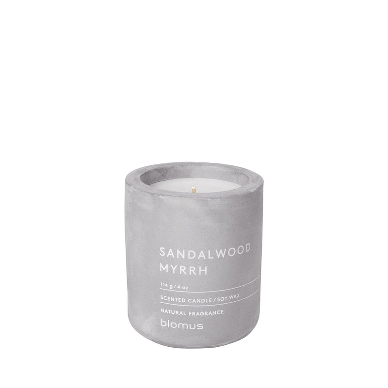 blomus SANDALWOOD MYRRH Duftkerze 8 cm grau