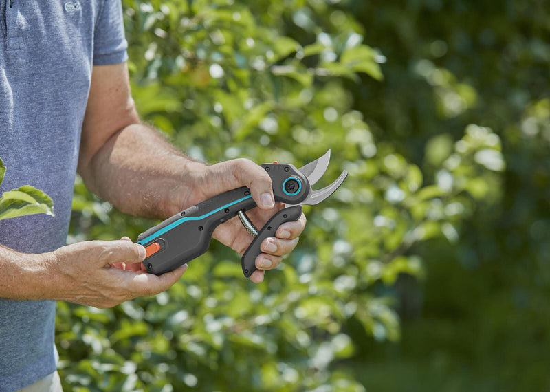 GARDENA AssistCut batterieunterstützt Gartenschere