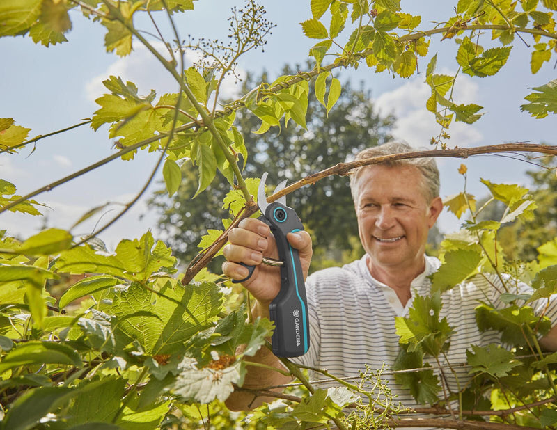 GARDENA AssistCut batterieunterstützt Gartenschere